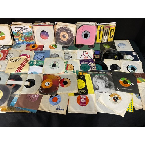 14 - LARGE COLLECTION OF VINTAGE LPS AND SINGLES TO INCLUDE BEATLES ETC