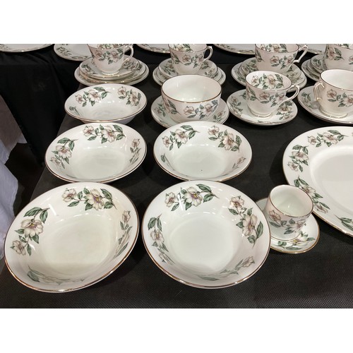 17 - VERY LARGE FINE BONE CHINA CROWN STAFFORDSHIRE DINNER AND TEA SERVICE 112 PIECES