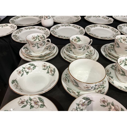 17 - VERY LARGE FINE BONE CHINA CROWN STAFFORDSHIRE DINNER AND TEA SERVICE 112 PIECES