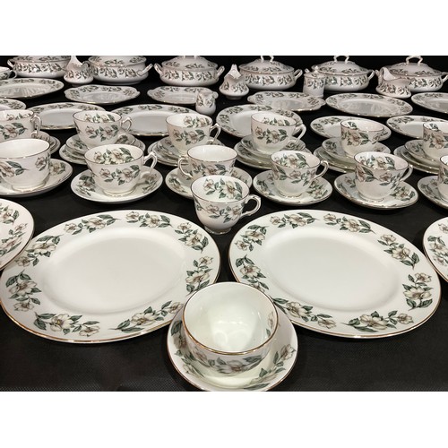 17 - VERY LARGE FINE BONE CHINA CROWN STAFFORDSHIRE DINNER AND TEA SERVICE 112 PIECES