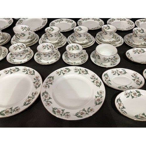 17 - VERY LARGE FINE BONE CHINA CROWN STAFFORDSHIRE DINNER AND TEA SERVICE 112 PIECES