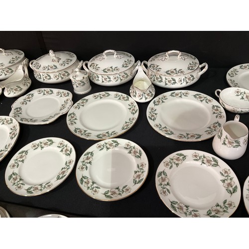 17 - VERY LARGE FINE BONE CHINA CROWN STAFFORDSHIRE DINNER AND TEA SERVICE 112 PIECES