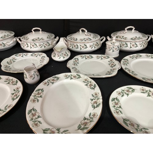 17 - VERY LARGE FINE BONE CHINA CROWN STAFFORDSHIRE DINNER AND TEA SERVICE 112 PIECES