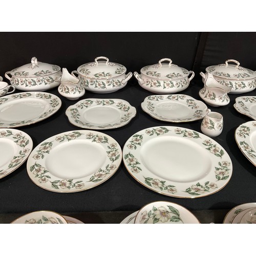 17 - VERY LARGE FINE BONE CHINA CROWN STAFFORDSHIRE DINNER AND TEA SERVICE 112 PIECES