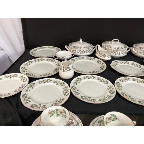 17 - VERY LARGE FINE BONE CHINA CROWN STAFFORDSHIRE DINNER AND TEA SERVICE 112 PIECES