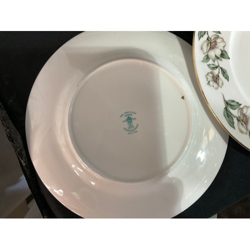 17 - VERY LARGE FINE BONE CHINA CROWN STAFFORDSHIRE DINNER AND TEA SERVICE 112 PIECES