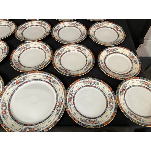 22 - VINTAGE WELDONWARE DINNER SERVICE 47 PIECES