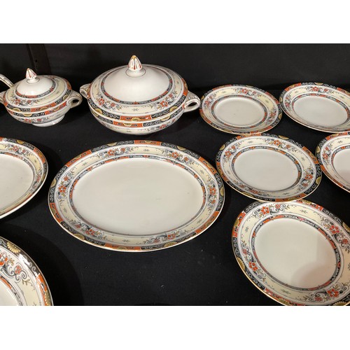 22 - VINTAGE WELDONWARE DINNER SERVICE 47 PIECES