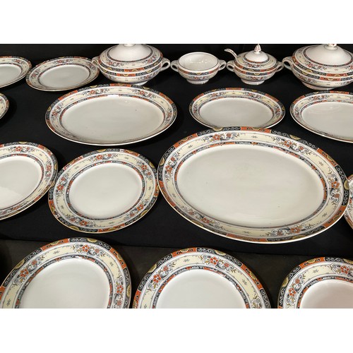 22 - VINTAGE WELDONWARE DINNER SERVICE 47 PIECES