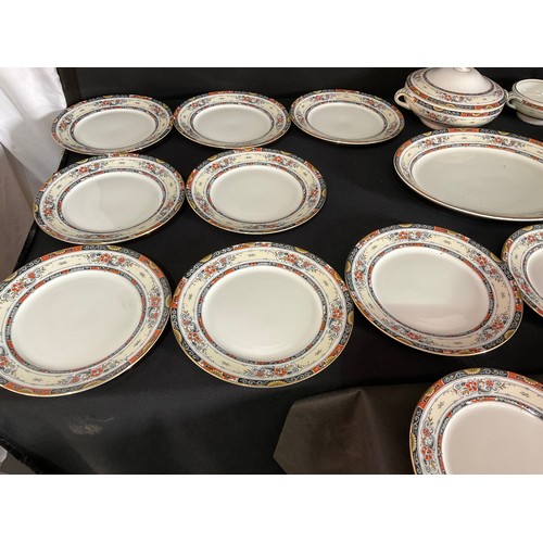 22 - VINTAGE WELDONWARE DINNER SERVICE 47 PIECES