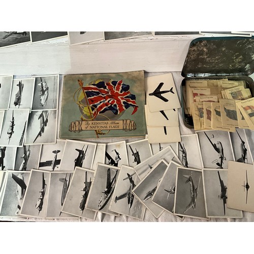 89 - HUNTER AND PALMERS VINTAGE BISCUIT TIN OF KENSINGTON CIGARETTE FLAGS, A QUANTITY OF VINTAGE AEROPLAN... 