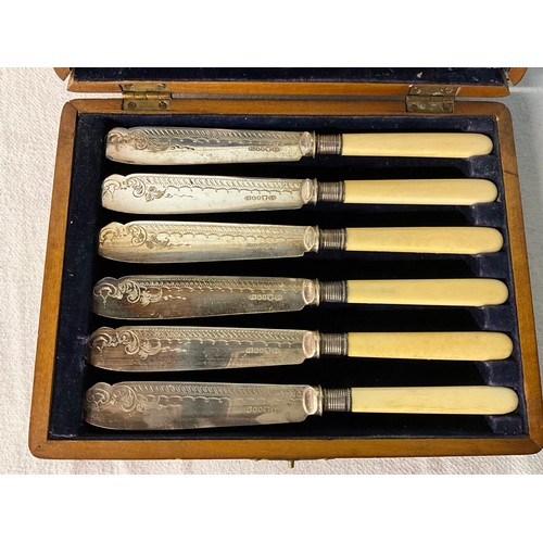 93 - BOX OF CUTLERY TO INCLUDE MAHOGANY CASED FISH KNIVES AND FORKS, LOOSE CUTLERY ETC