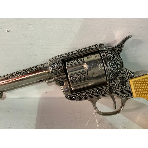 97 - REPRODUCTION REVOLVER