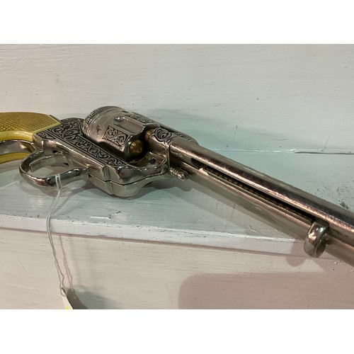 97 - REPRODUCTION REVOLVER