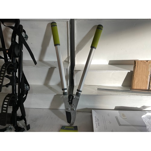 28 - CYCLE CARRIER LOPPERS AND TOILET BUTLER