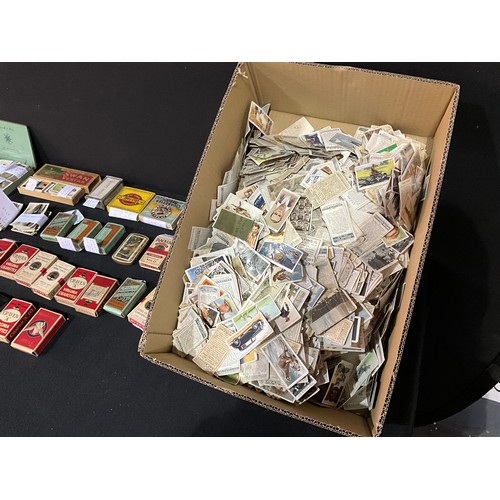 114 - LARGE QUANTITY OF CIGARETTE CARDS