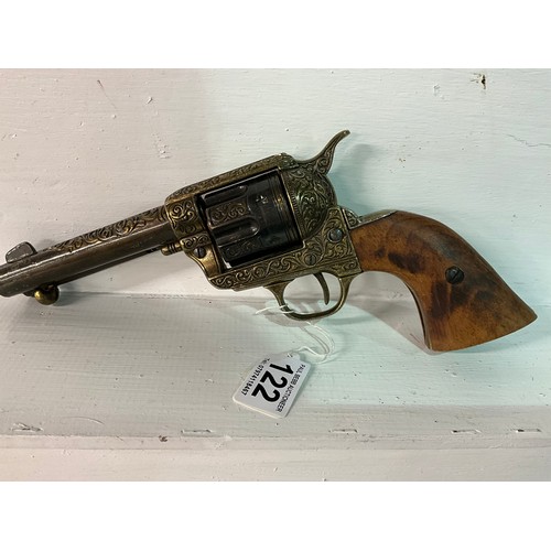 122 - REPRODUCTION REPLICA REVOLVER