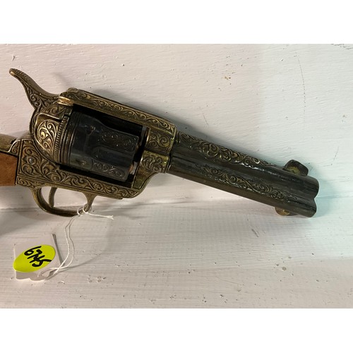 122 - REPRODUCTION REPLICA REVOLVER