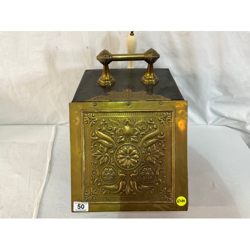 50 - EDWARDIAN BRASS COAL SCUTTLE COMPLETE WITH LINER AND SHOVEL