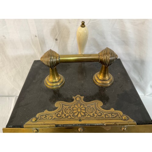 50 - EDWARDIAN BRASS COAL SCUTTLE COMPLETE WITH LINER AND SHOVEL