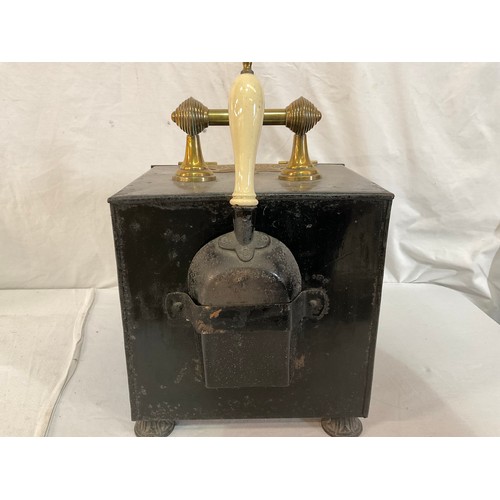 50 - EDWARDIAN BRASS COAL SCUTTLE COMPLETE WITH LINER AND SHOVEL