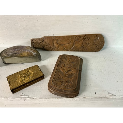 126 - QTY OF COLLECTABLES TO INCLUDE CARVED CASE,GLOVE STRETCHERS ,SUGAR TONGS ETC