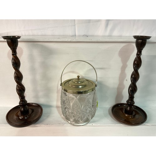 134 - VICTORIAN HOB NAIL GLASS BISCUIT BARRELL AND PAIR OF OAK BARLEY TWIST CANDLESTICKS