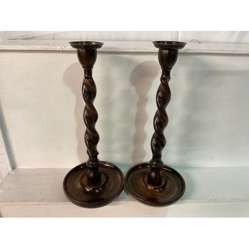 134 - VICTORIAN HOB NAIL GLASS BISCUIT BARRELL AND PAIR OF OAK BARLEY TWIST CANDLESTICKS