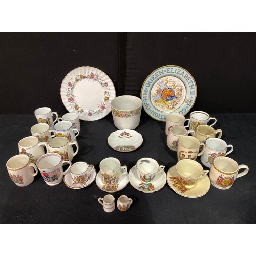 155 - BOX OF COMMEMORATIVE CHINA TO INCLUDE, TANKARDS, PLAQUES ETC