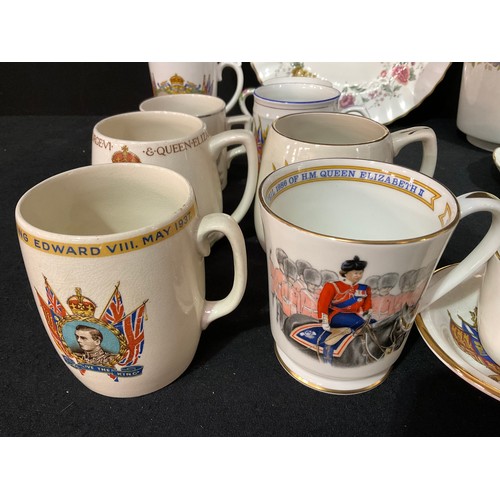 155 - BOX OF COMMEMORATIVE CHINA TO INCLUDE, TANKARDS, PLAQUES ETC