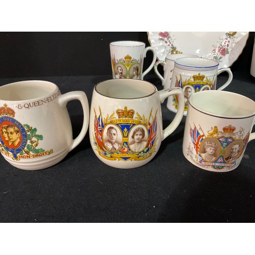 155 - BOX OF COMMEMORATIVE CHINA TO INCLUDE, TANKARDS, PLAQUES ETC