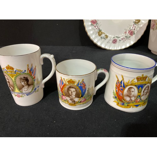 155 - BOX OF COMMEMORATIVE CHINA TO INCLUDE, TANKARDS, PLAQUES ETC