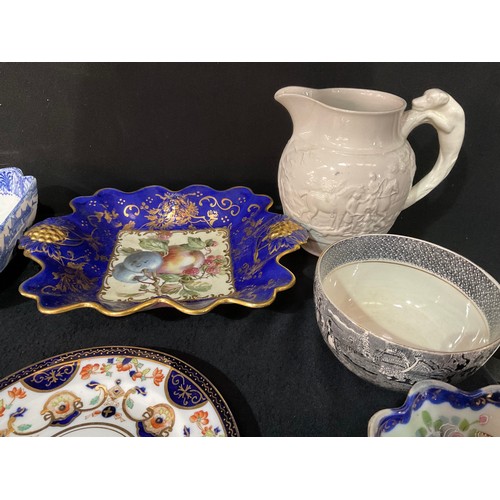 162 - BOX OF VICTORIAN AND LATER CHINA TO INCLUDE SET OF THREE BLUE AND WHITE CAULDON BOWLS, LUSTRED BOWL ... 