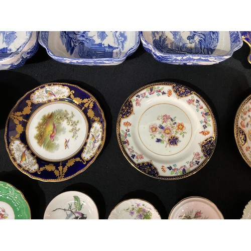 162 - BOX OF VICTORIAN AND LATER CHINA TO INCLUDE SET OF THREE BLUE AND WHITE CAULDON BOWLS, LUSTRED BOWL ... 