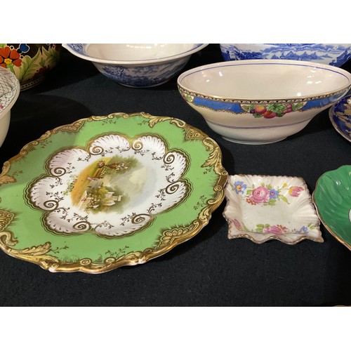 162 - BOX OF VICTORIAN AND LATER CHINA TO INCLUDE SET OF THREE BLUE AND WHITE CAULDON BOWLS, LUSTRED BOWL ... 