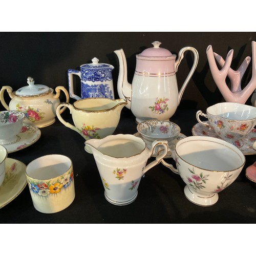 164 - 2 BOXES OF CHINA TO INCLUDE TEAPOTS CUPS AND SAUCERS DRESSING TABLE SET ETC