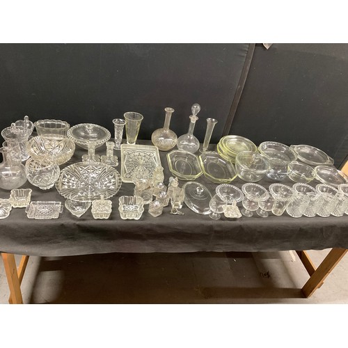 165 - 2 BOXES OF GLASSWARE TO INCLUDE DECANTERS BOWLS ETC