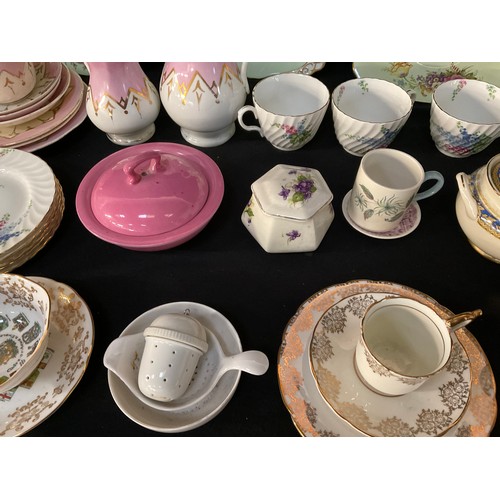 166 - 2 BOXES OF VICTORIAN AND LATER CHINA TO INCLUDE CUPS SAUCERS ETC