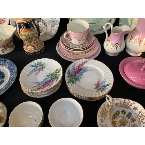 166 - 2 BOXES OF VICTORIAN AND LATER CHINA TO INCLUDE CUPS SAUCERS ETC