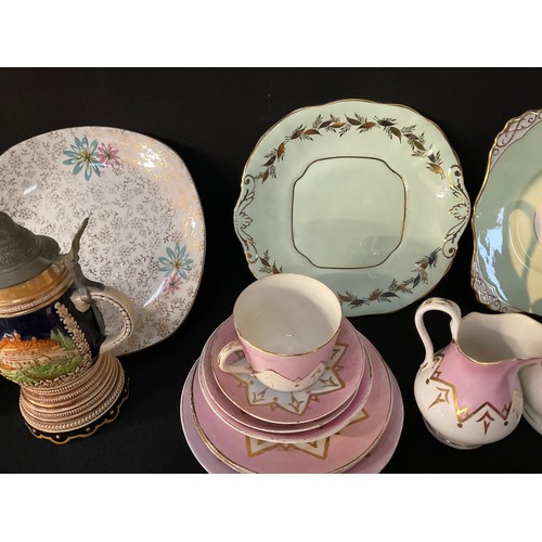 166 - 2 BOXES OF VICTORIAN AND LATER CHINA TO INCLUDE CUPS SAUCERS ETC