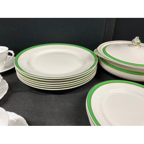 173 - BOX OF SOLIAMWARE DINNERWARE TO INCLUDE TURREENS, MEATPLATE ETC - QUEENS GREEN PATTERN AND A BOX OF ... 