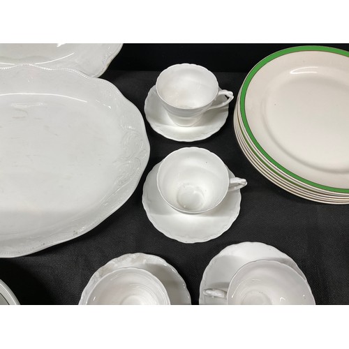 173 - BOX OF SOLIAMWARE DINNERWARE TO INCLUDE TURREENS, MEATPLATE ETC - QUEENS GREEN PATTERN AND A BOX OF ... 