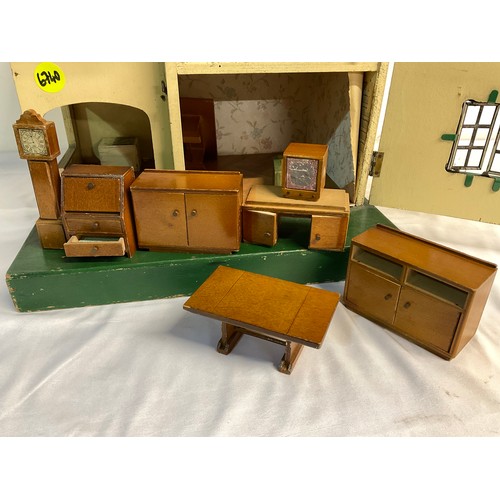 185 - VINTAGE DOLLS HOUSE WITH FURNITURE