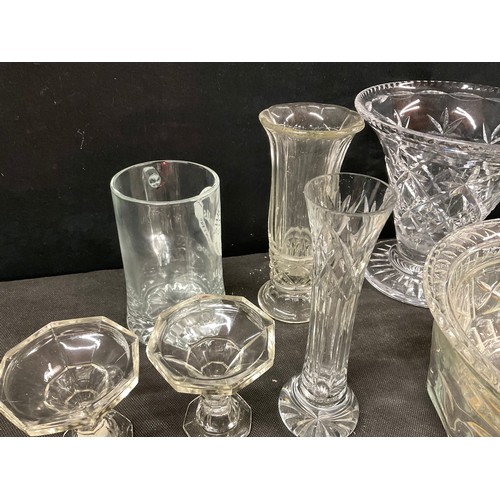 188 - TWO BOXES OF GLASSWARE TO INCLUDE FRUIT BOWL, VASES ETC