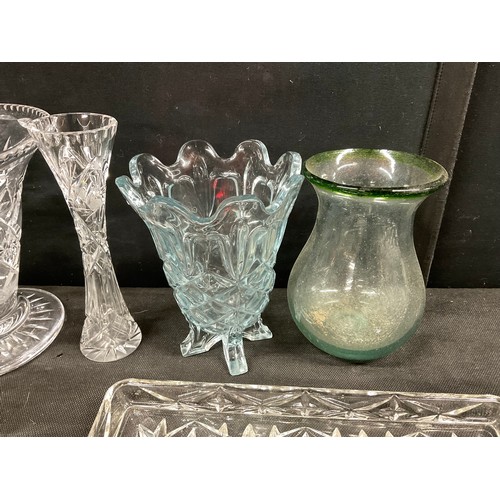 188 - TWO BOXES OF GLASSWARE TO INCLUDE FRUIT BOWL, VASES ETC