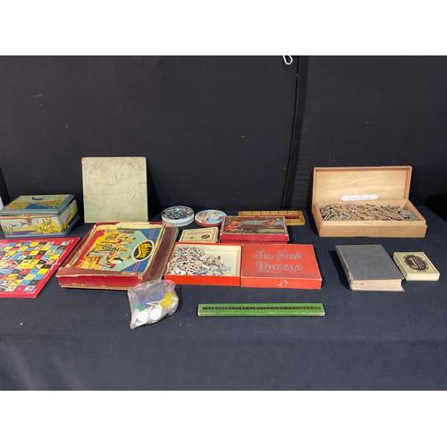 192 - BOX OF VINTAGE GAMES TO INCLUDE BOXED RACE GAME HOBBIES FRETWORK OUTFIT ETC