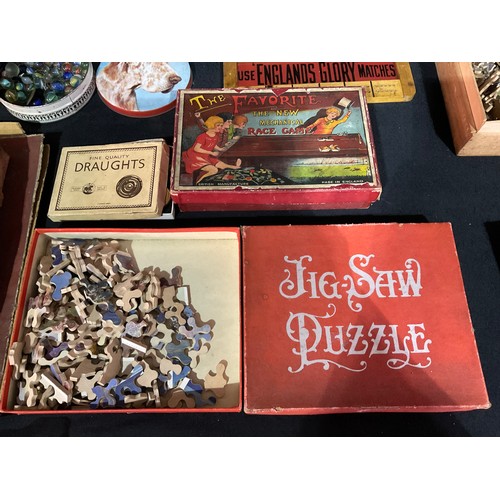 192 - BOX OF VINTAGE GAMES TO INCLUDE BOXED RACE GAME HOBBIES FRETWORK OUTFIT ETC