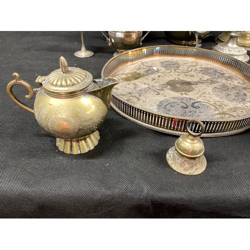 205 - BOX OF SILVER PLATE AND BRASSWARE TO INCLUDE: BRASS OIL LAMP, SILVER PLATED GALLERY TRAY, SILVER PLA... 