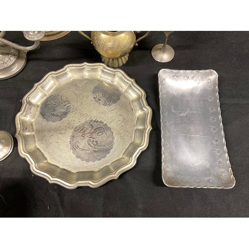 205 - BOX OF SILVER PLATE AND BRASSWARE TO INCLUDE: BRASS OIL LAMP, SILVER PLATED GALLERY TRAY, SILVER PLA... 