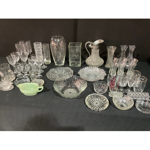 206 - TWO BOXES OF GLASSWARE TO INCLUDE CUT GLASS DECANTER, PYREX GRAVY BOAT, FRUIT BOW, GLASSES ETC